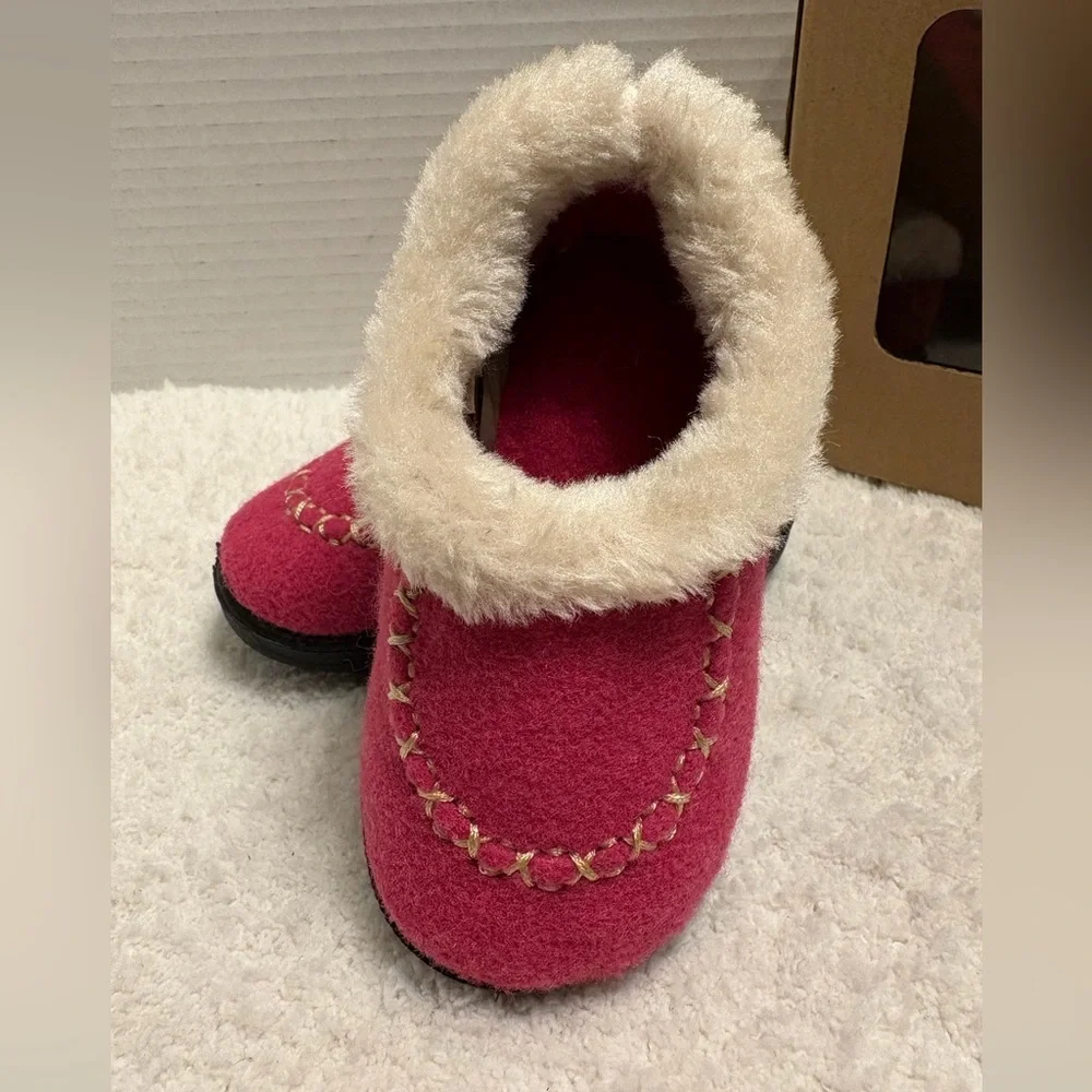 Kamik Pink Toddler Kids Cozy Cabin 2 Size 5 Faux Fur Lined Felt Slippers NEW